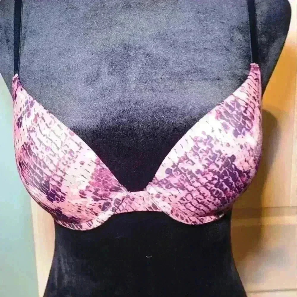 Victoria secret 32C wear everywhere push up bar